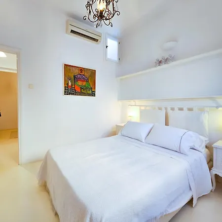 Nikis Town Apartment